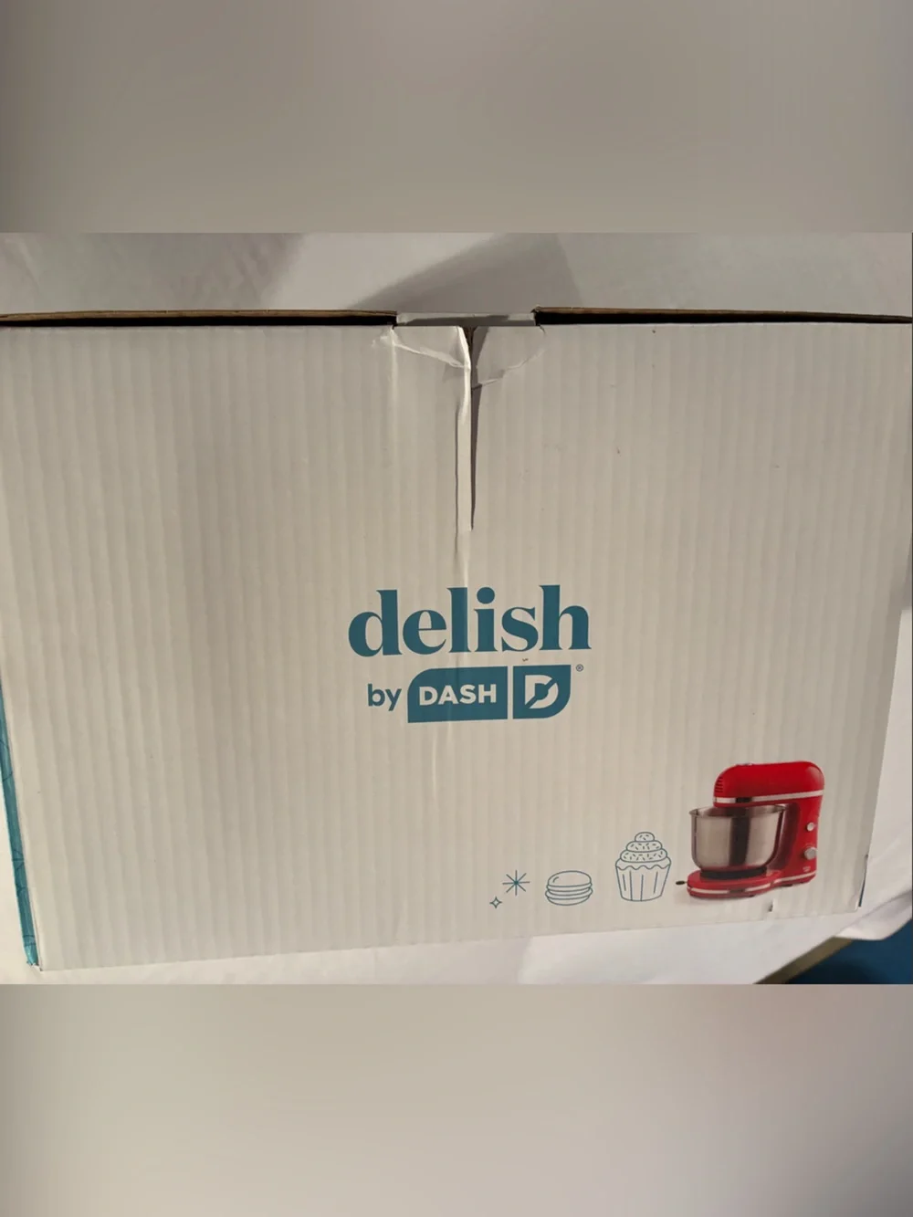 Delish by dash red stand